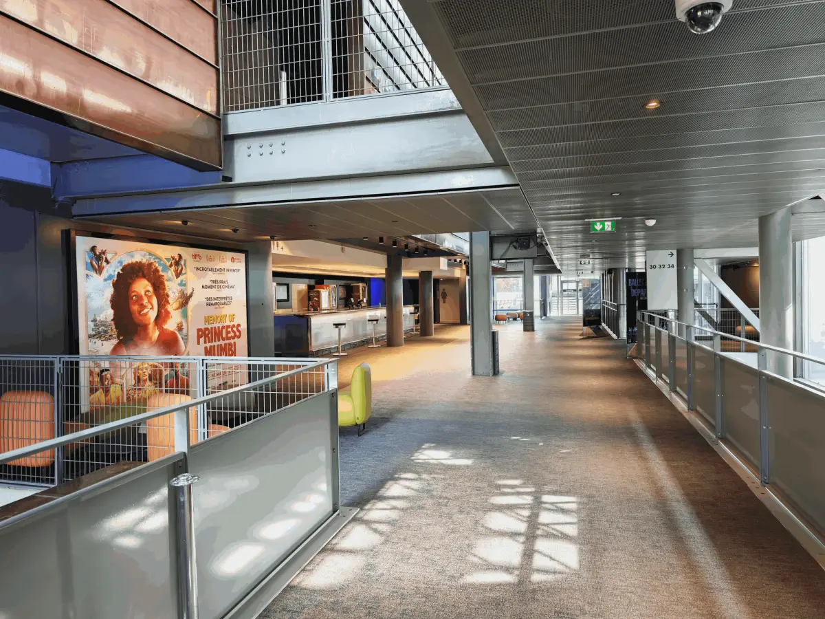 The walkways between rooms