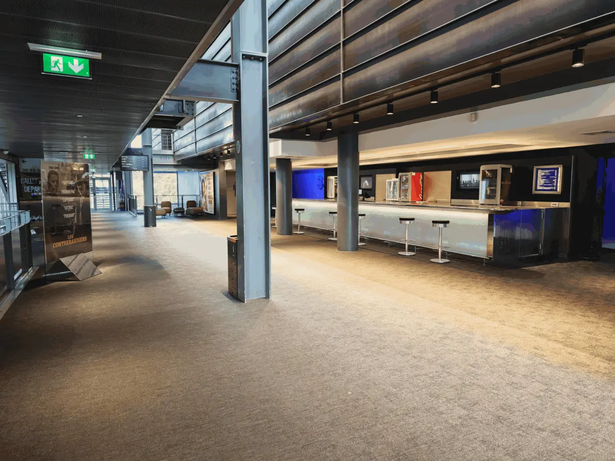 The lobby and its bar